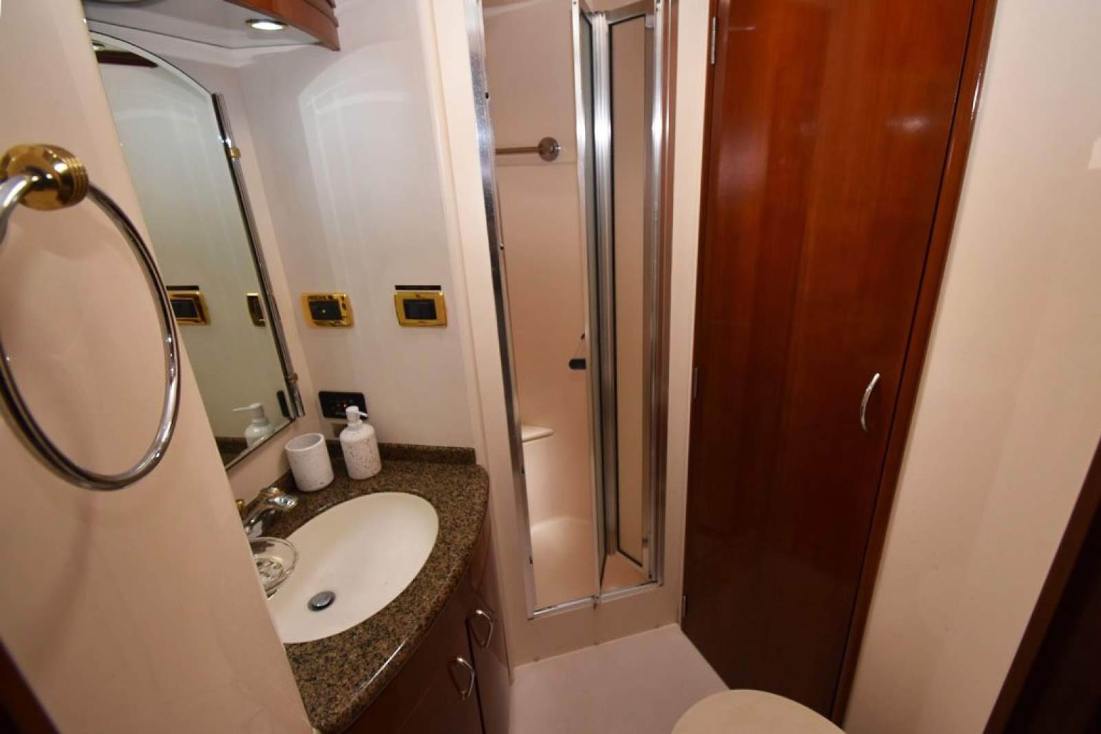 Carver 564 Motor Yacht 2003 16