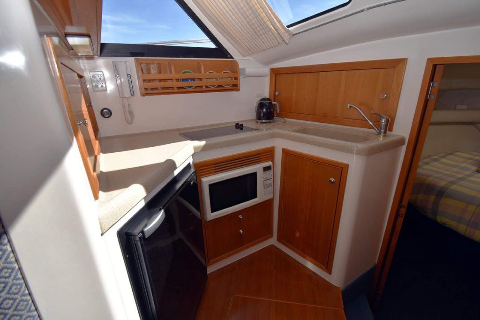 Riviera 36 Platinum Flybridge 0 05