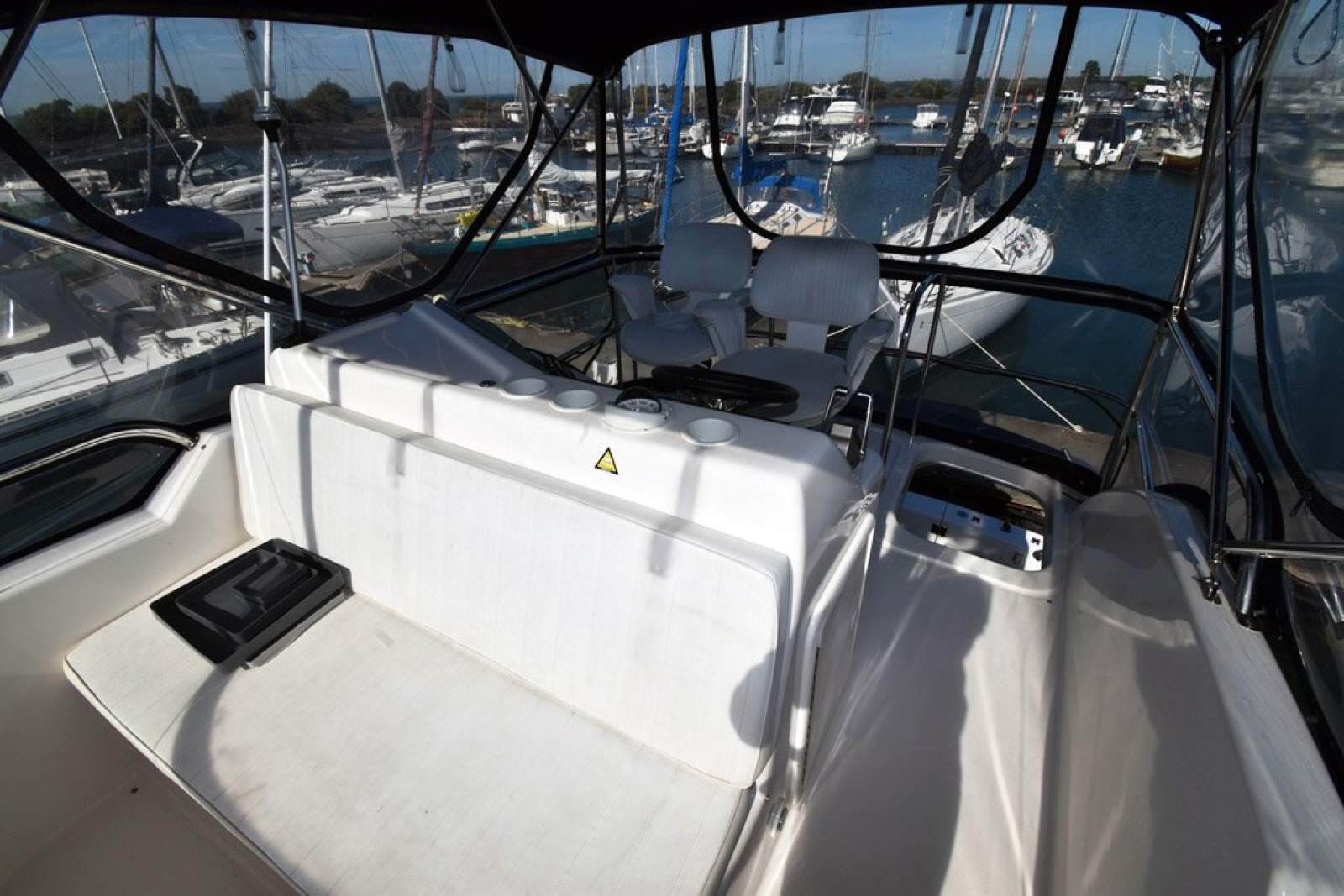 Riviera 3350 Flybridge 0 26