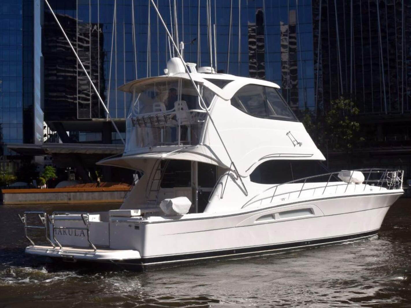 Riviera 47 Enclosed Flybridge 0 28