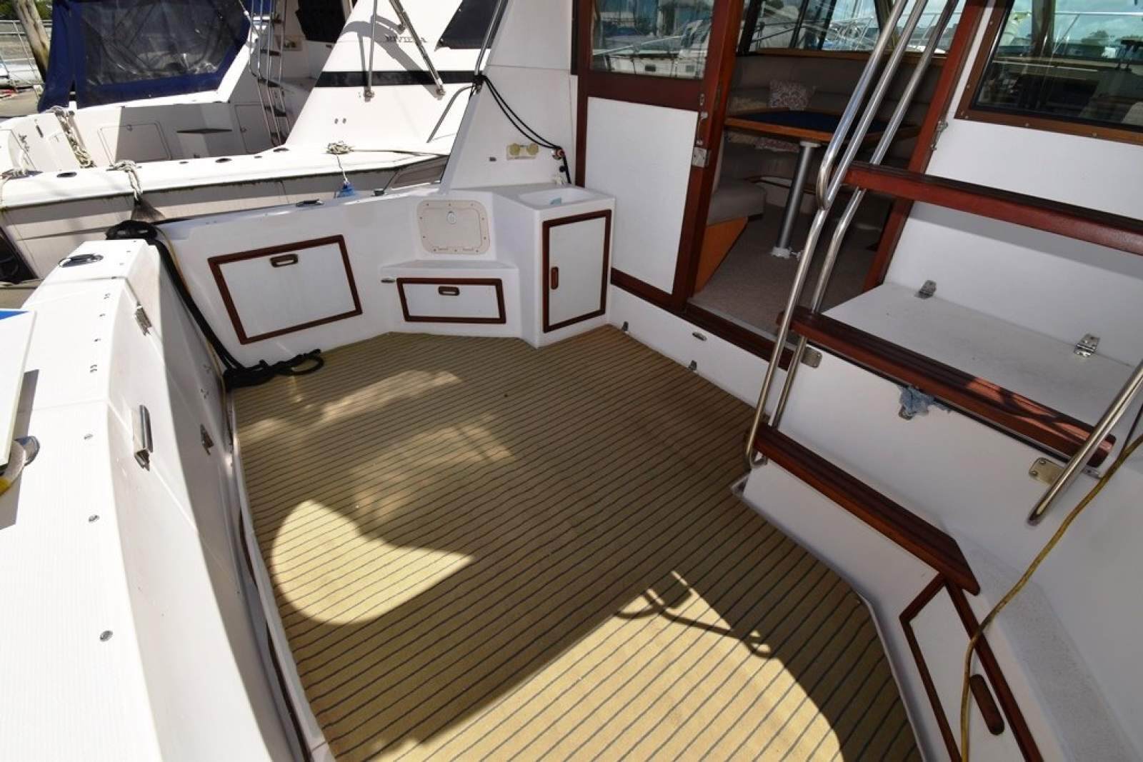 Riviera 35 Flybridge 0 15