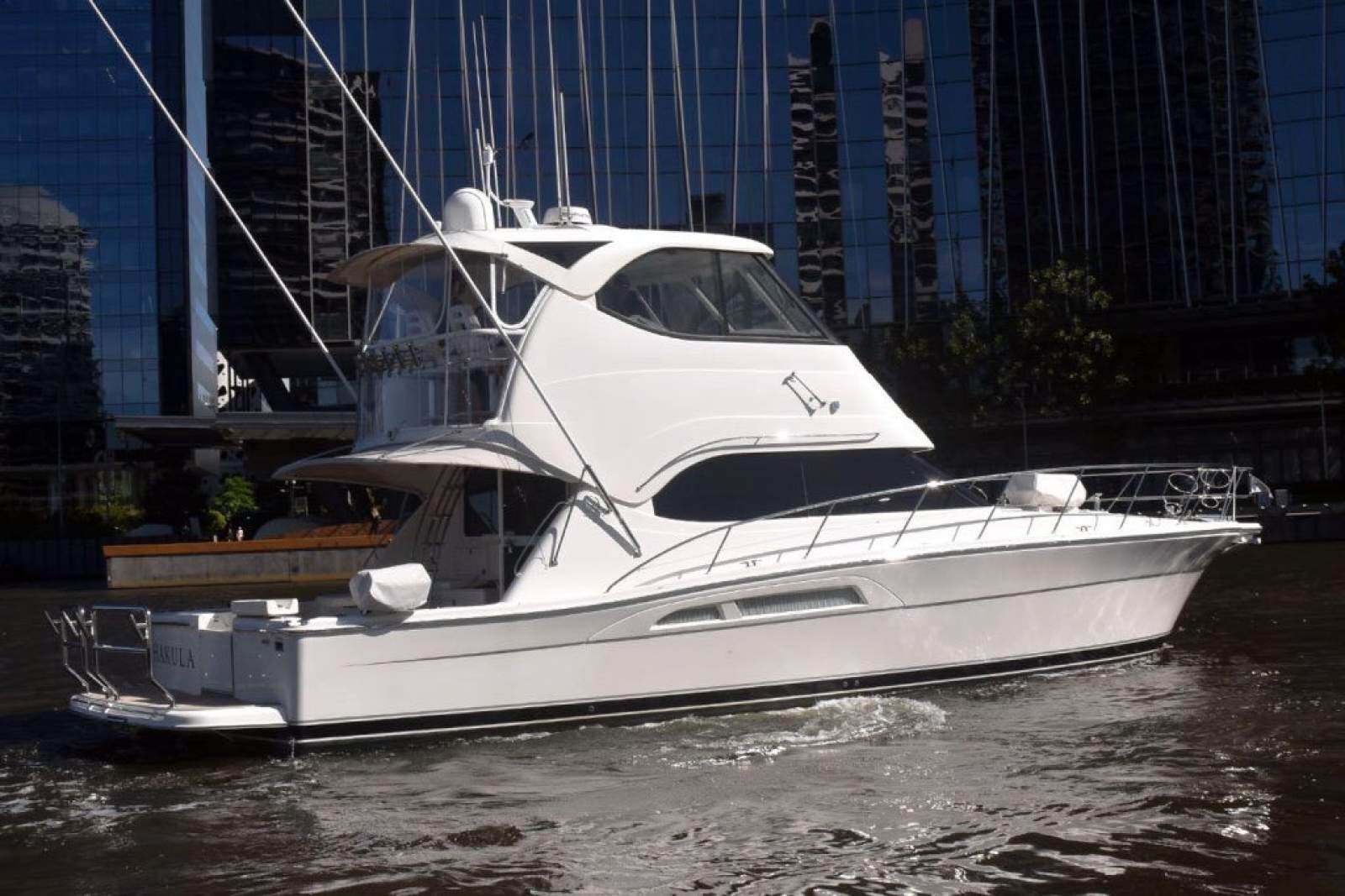 Riviera 47 Enclosed Flybridge 0 03