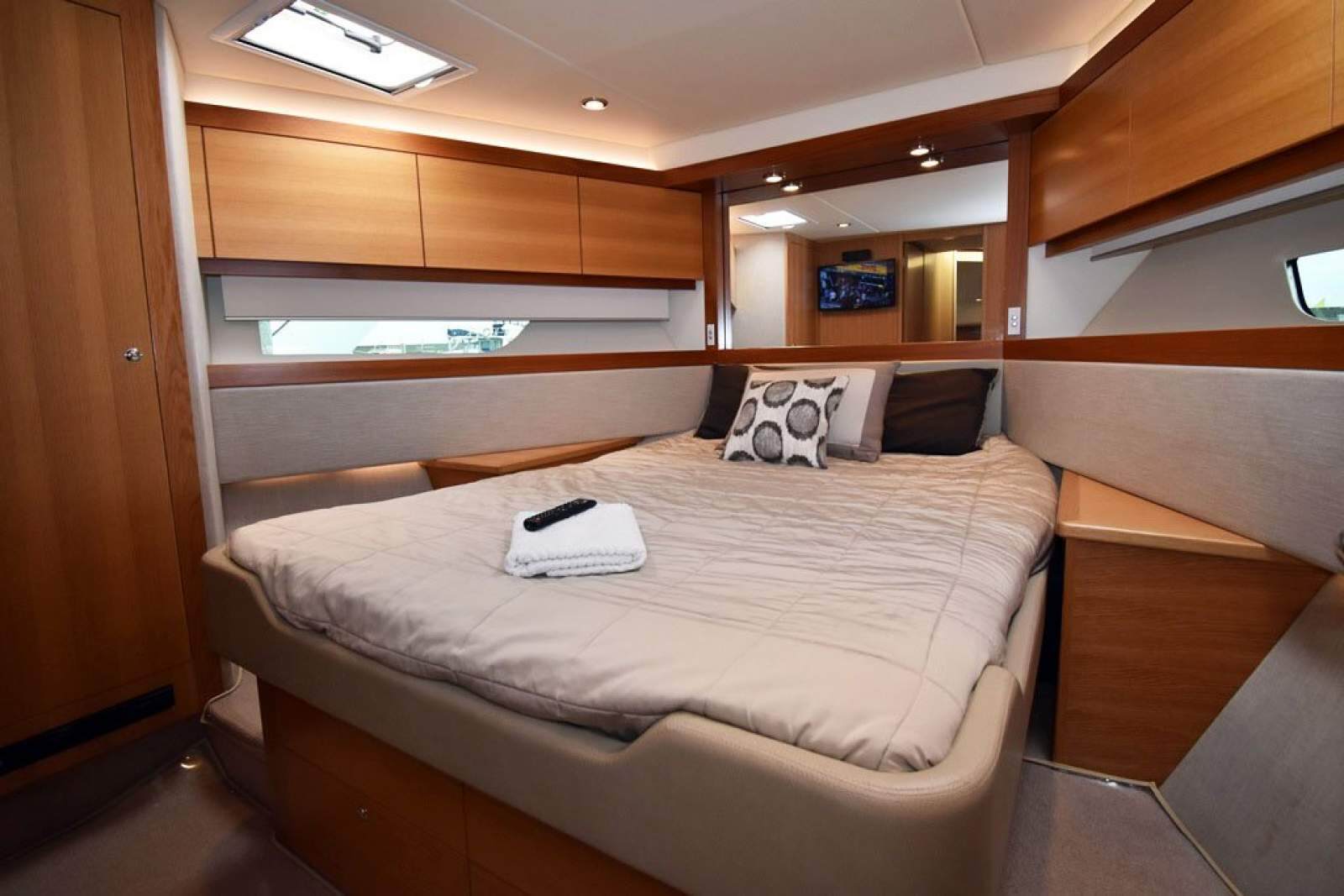 Riviera 50 Enclosed Flybridge 0 14