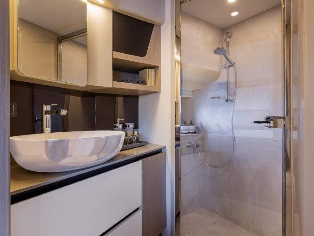 Absolute 48 Coupe 0 08