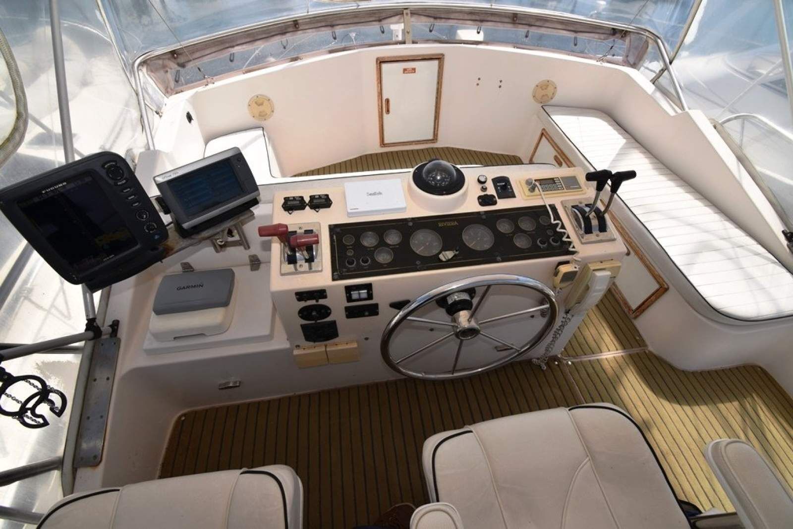 Riviera 35 Flybridge 0 16