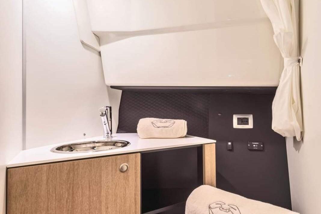 Cranchi E30 Endurance 0 25