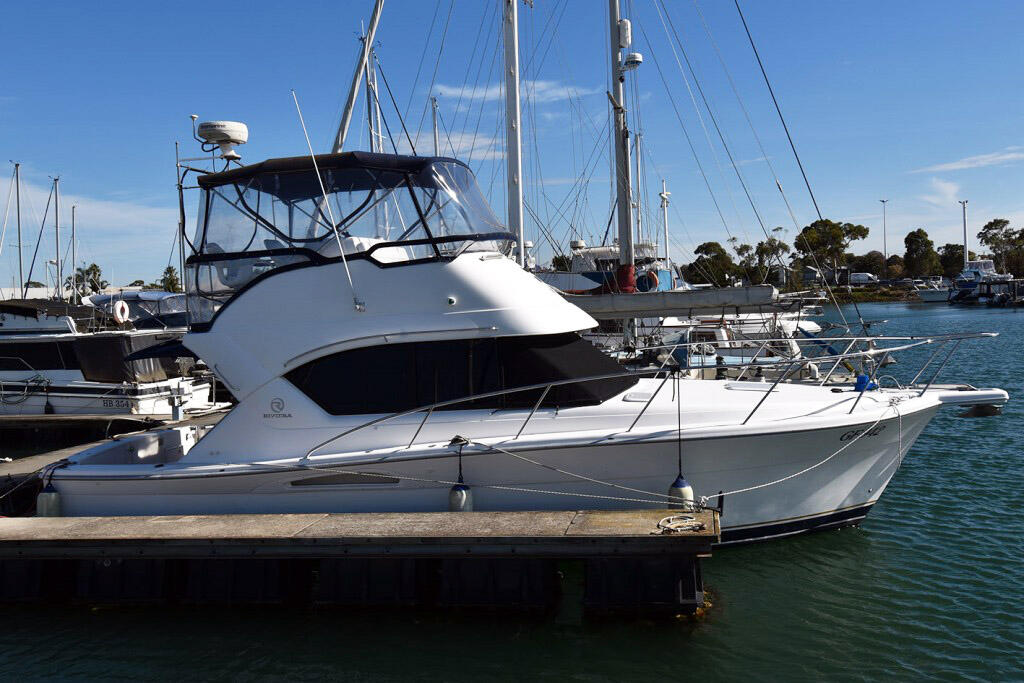 Riviera 3350 Flybridge 0 00