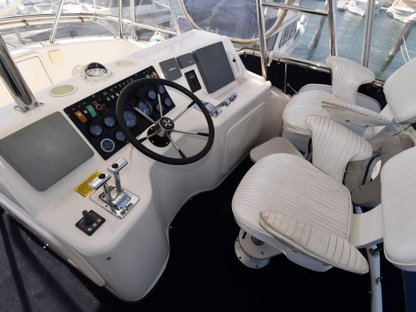 Riviera 36 Platinum Flybridge 0 10