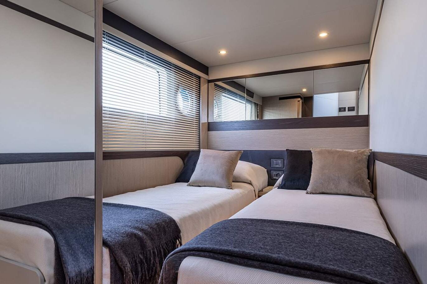 Absolute 48 Coupe 0 09