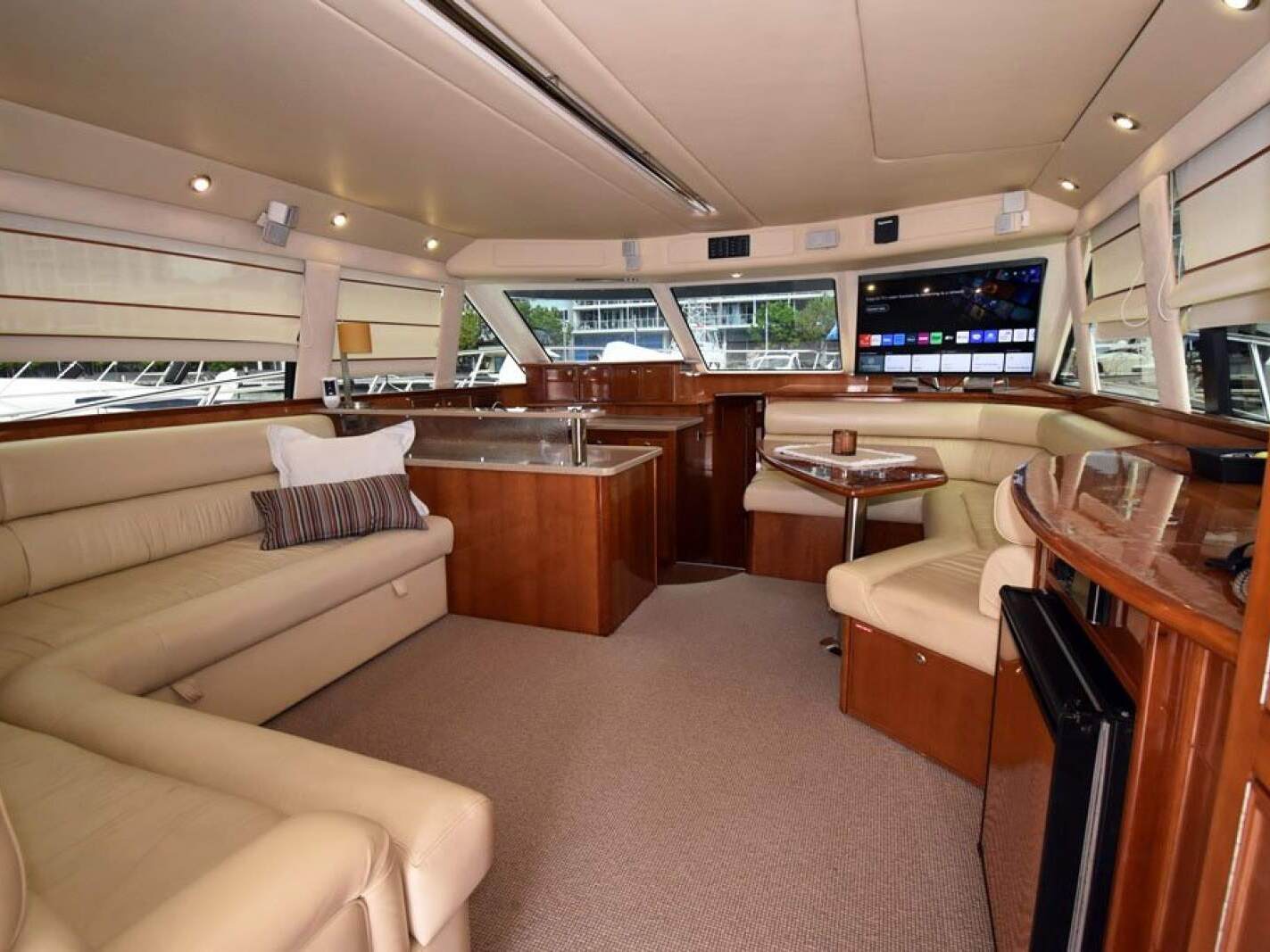 Riviera 47 Enclosed Flybridge 0 04