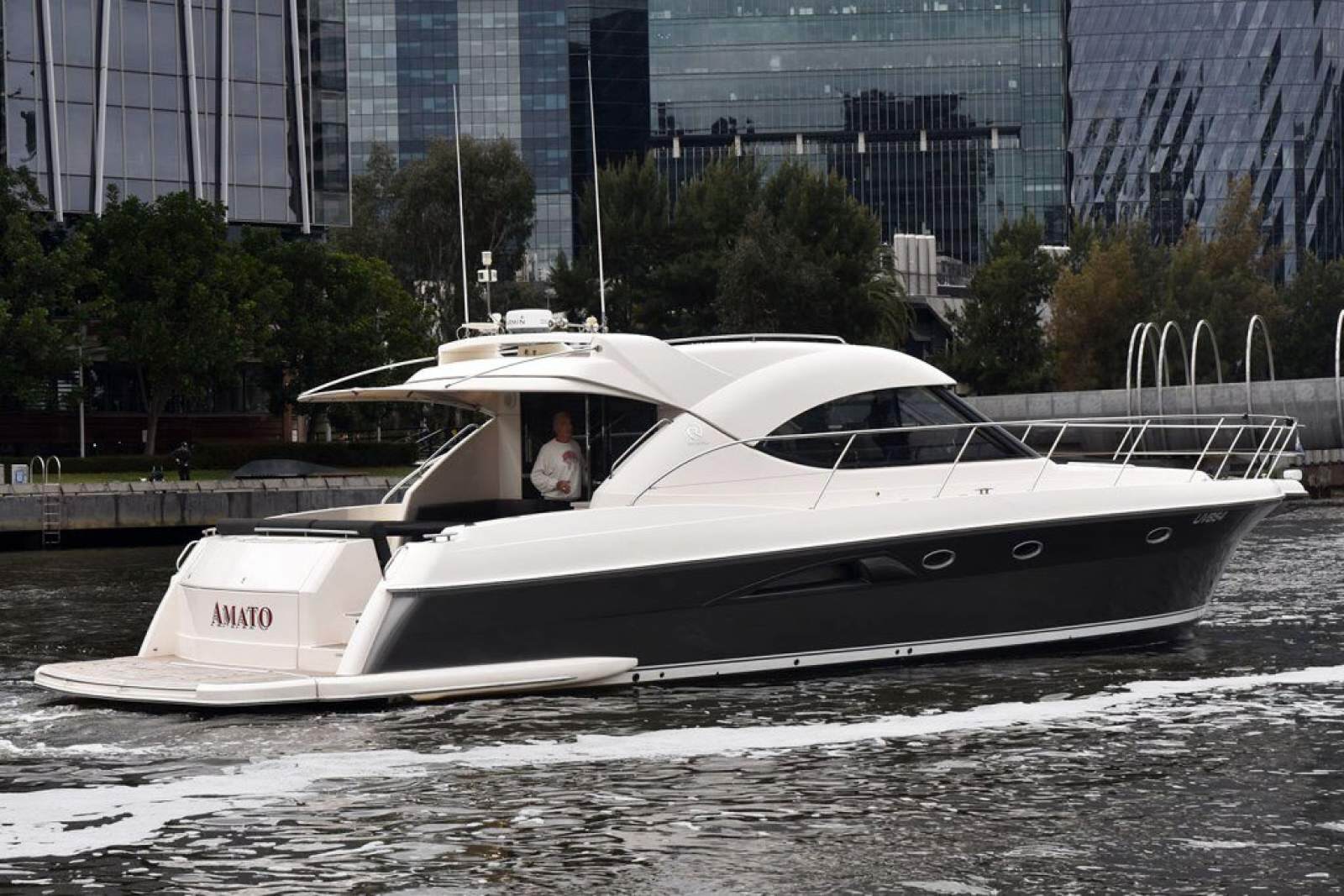 Riviera 5000 Sport Yacht 0 01