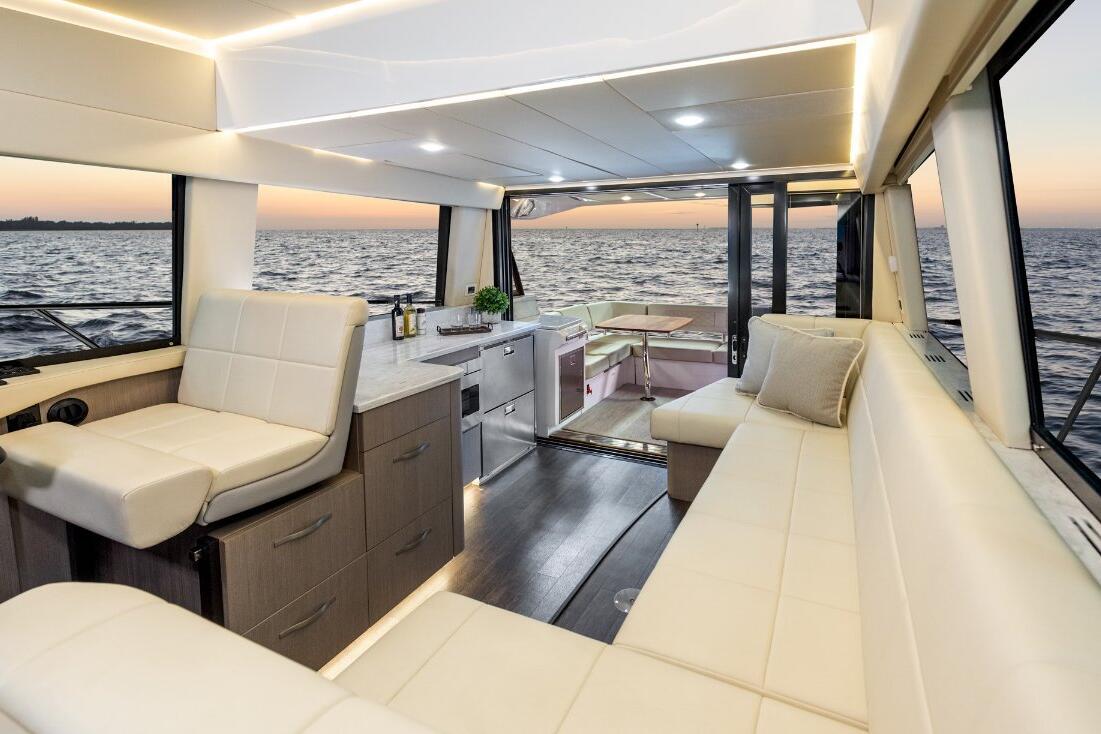 Regal 42 Grande Coupe 0 05