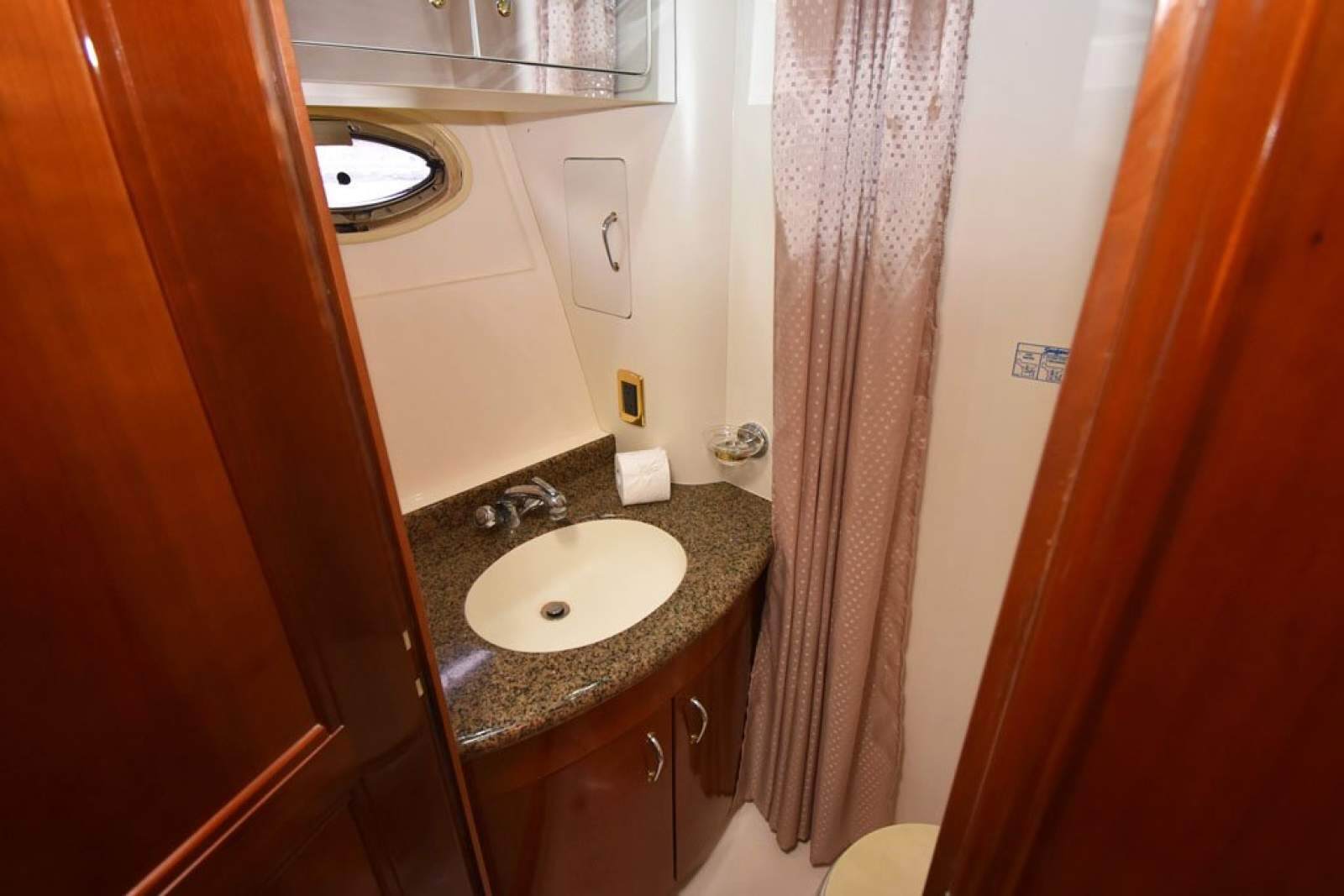 Carver 564 Motor Yacht 2003 20