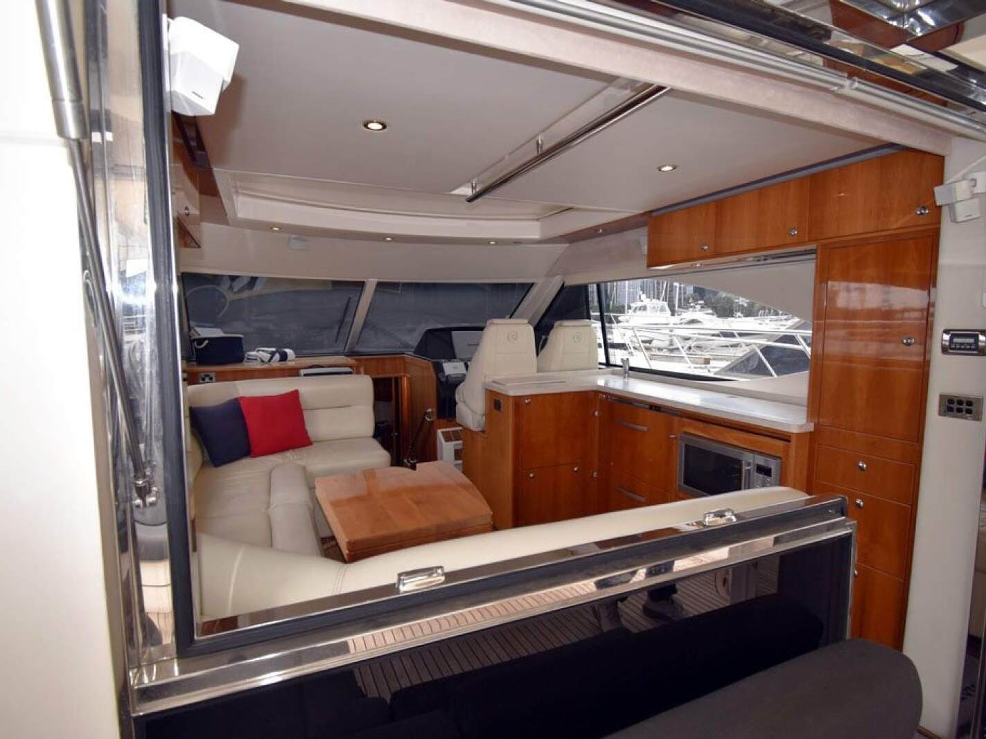 Riviera 5000 Sport Yacht 0 04