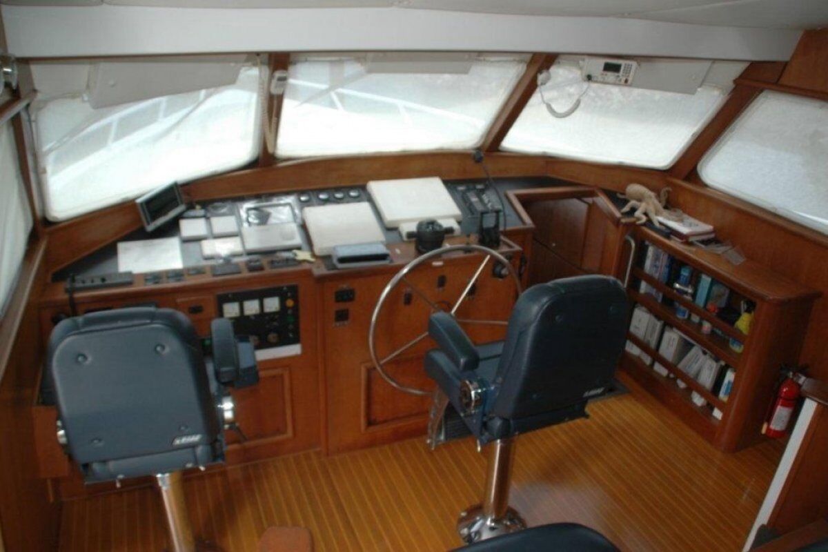 Expedition Long Range Motor Yacht 0 15