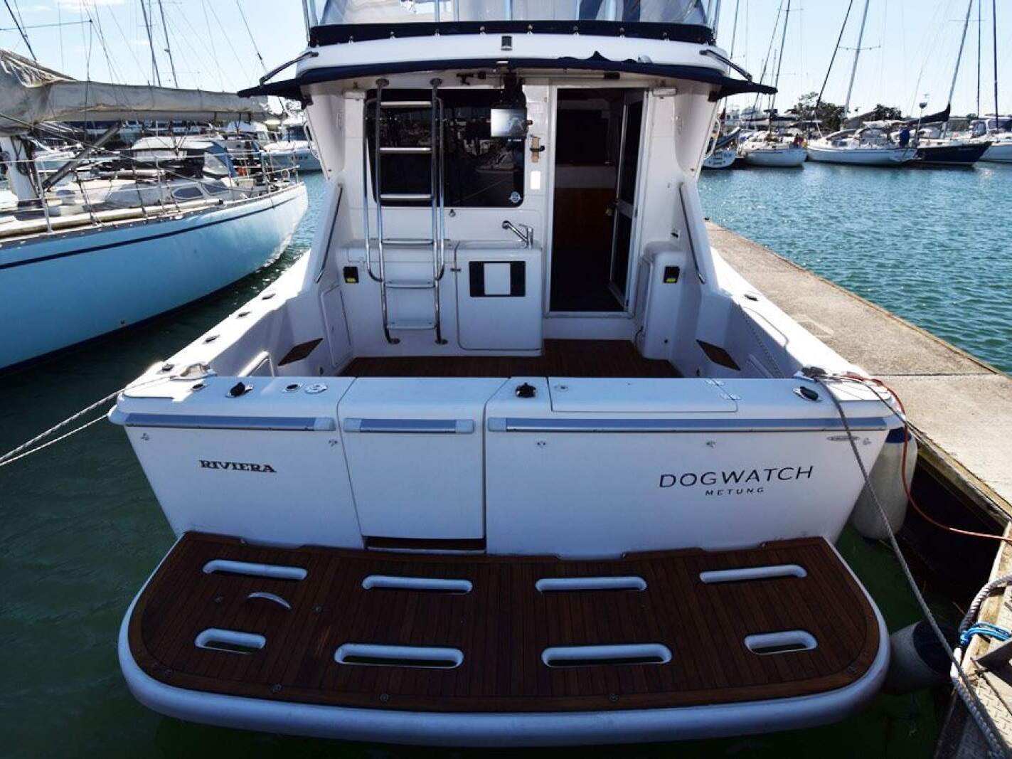 Riviera 3350 Flybridge 0 20