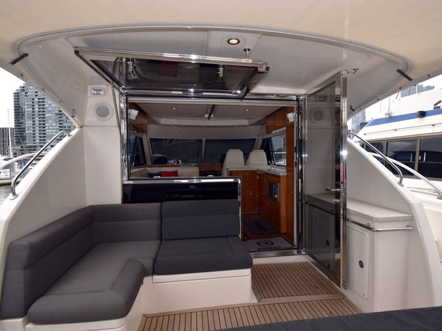 Riviera 5000 Sport Yacht 0 22