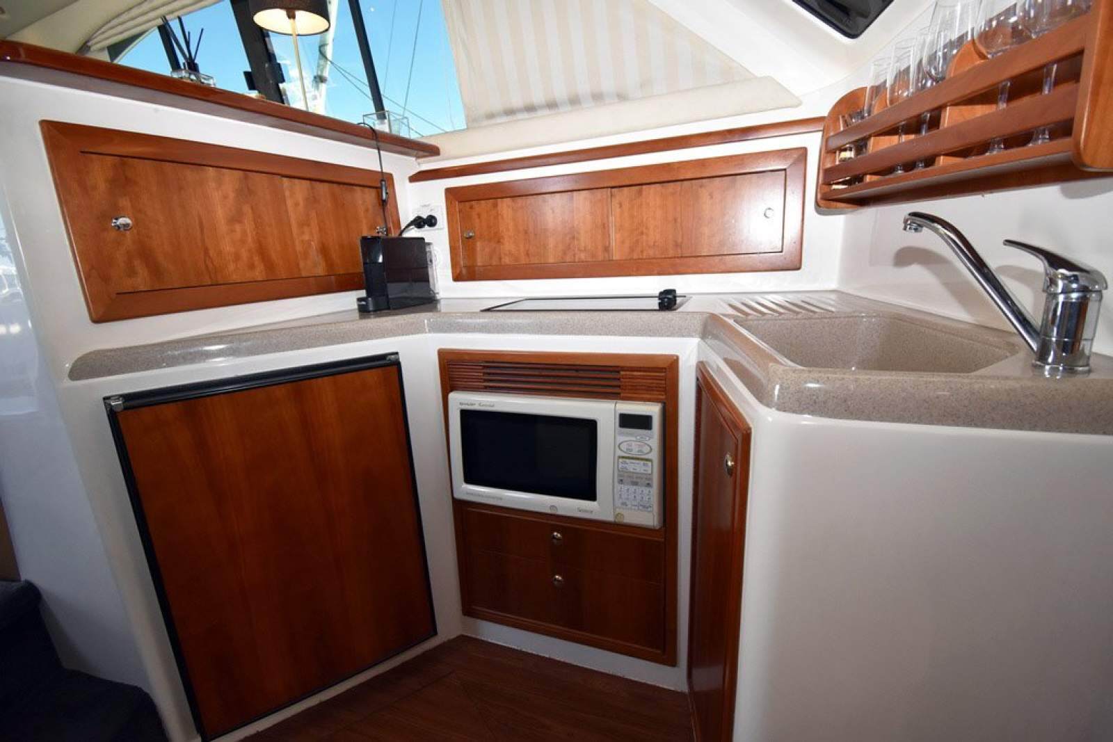 Riviera 3350 Flybridge 0 07