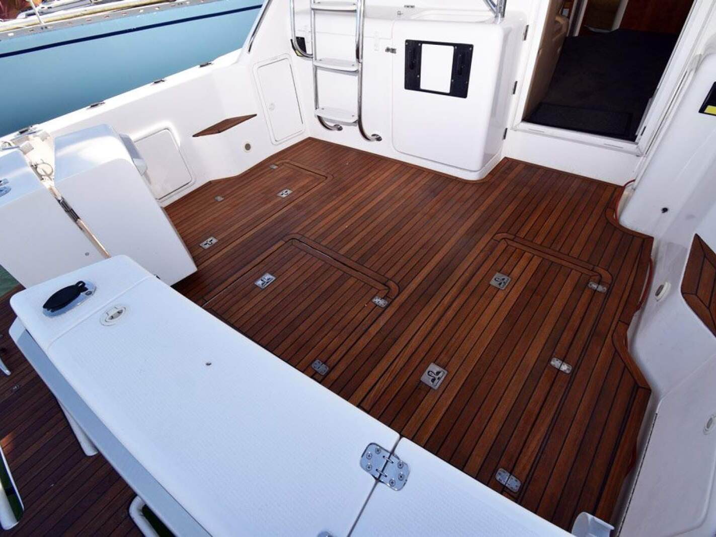 Riviera 3350 Flybridge 0 21