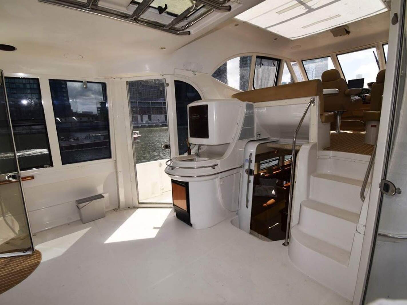 Carver 564 Motor Yacht 2003 21