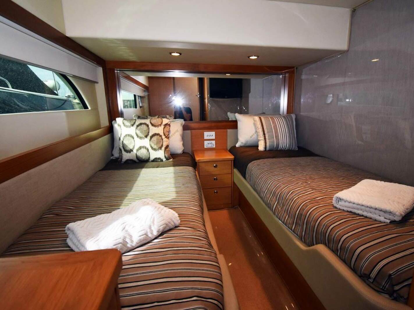 Riviera 50 Enclosed Flybridge 0 16