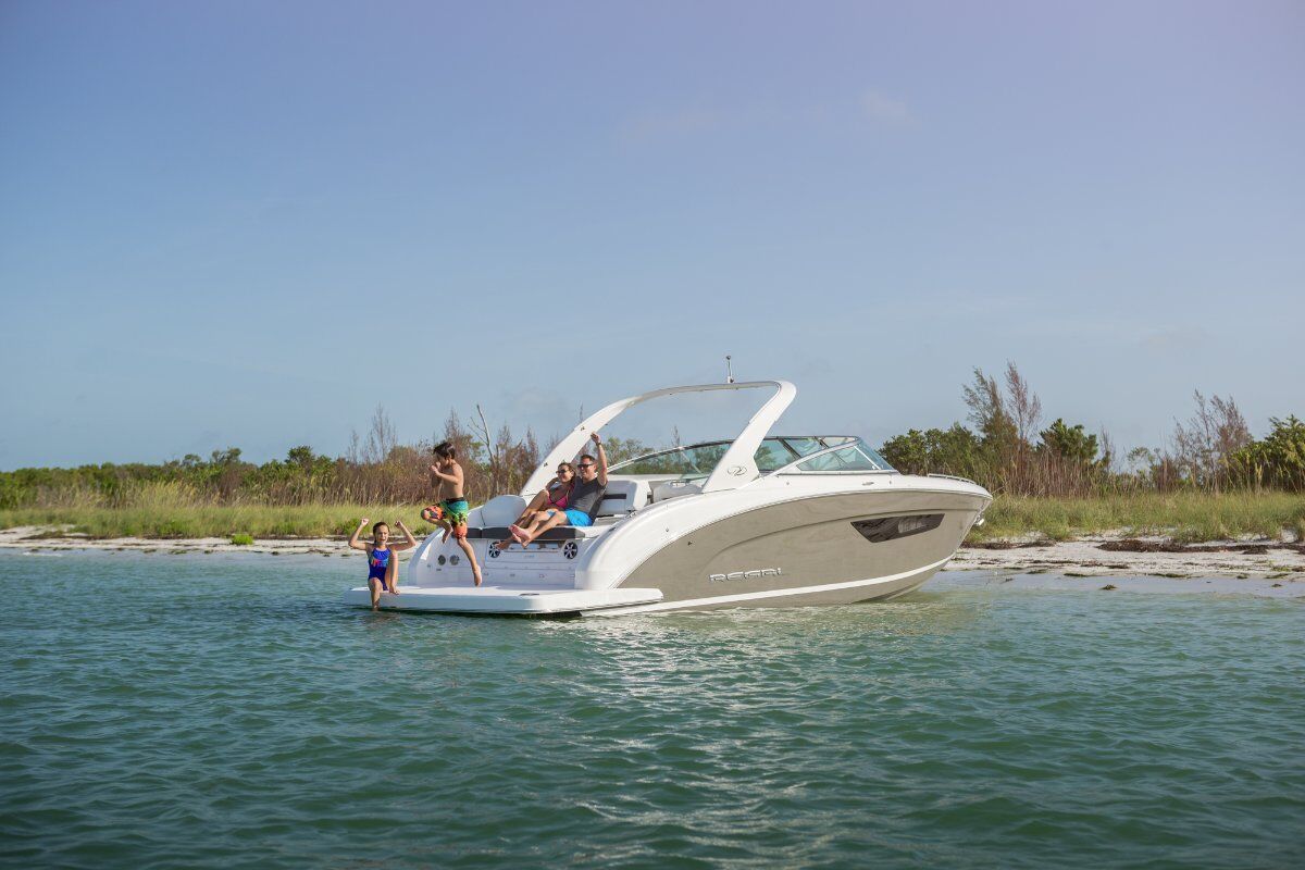 Regal 3300 Bowrider 0 03