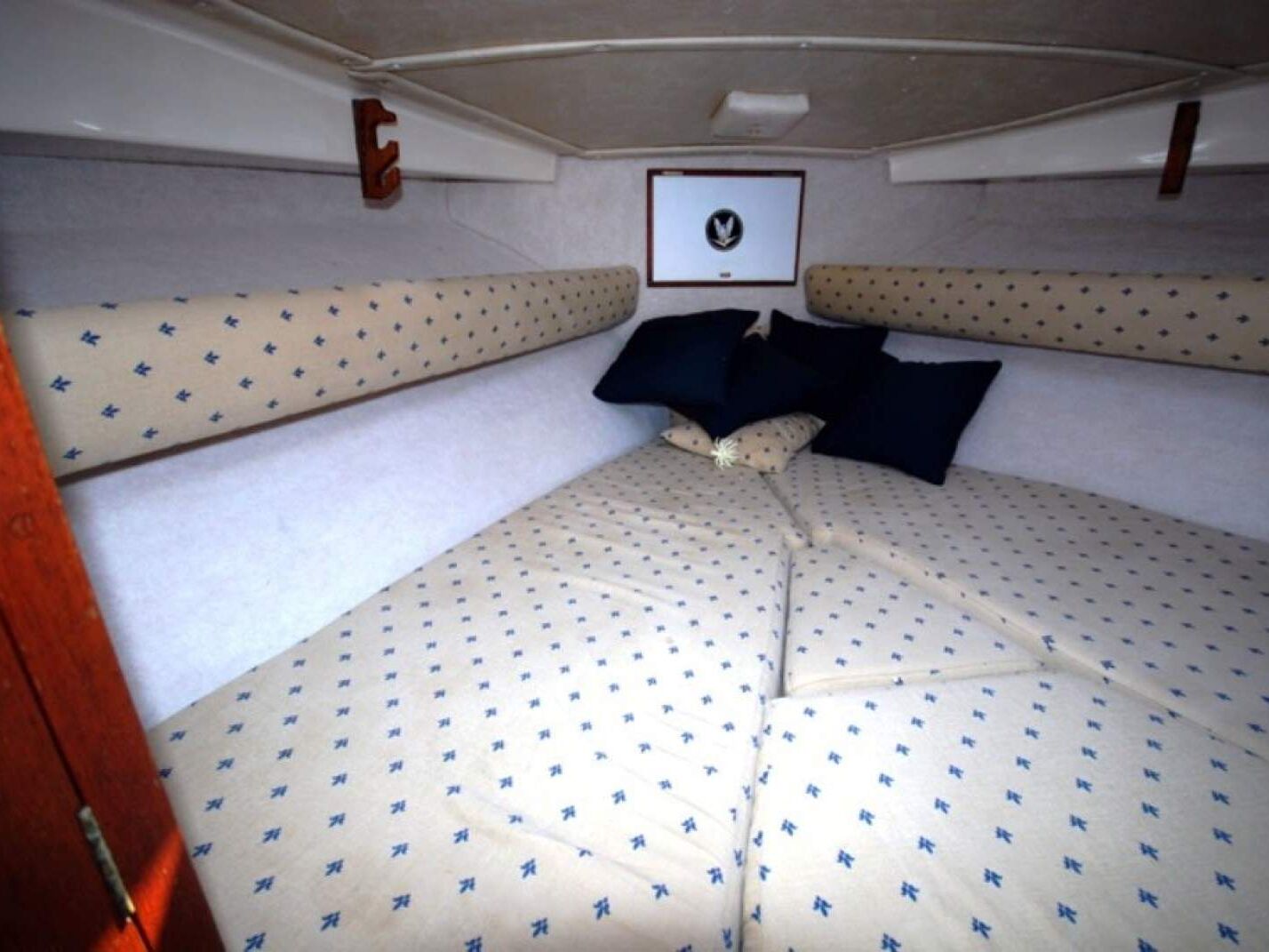 Bertram 35 Flybridge 0 07