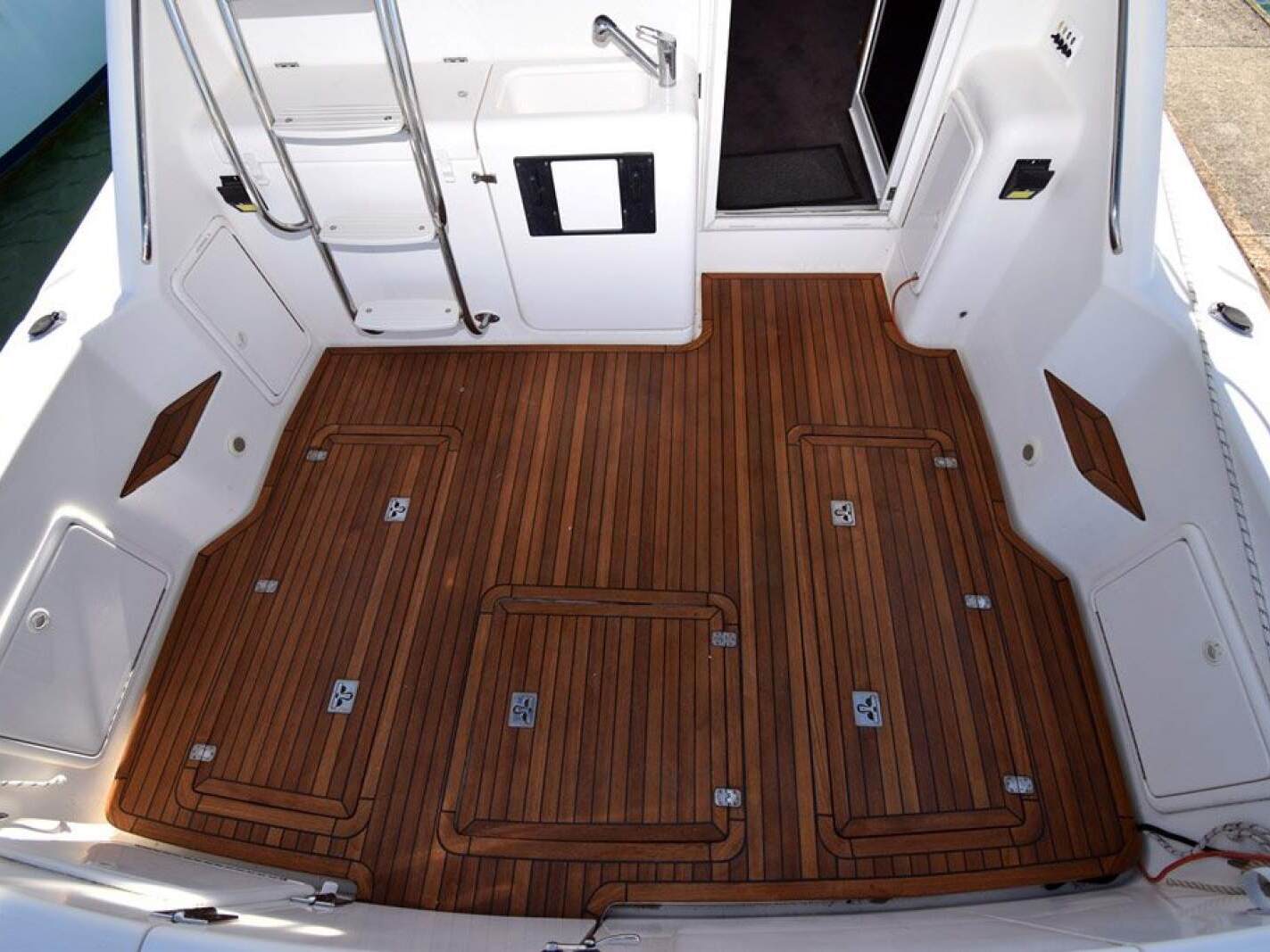 Riviera 3350 Flybridge 0 19