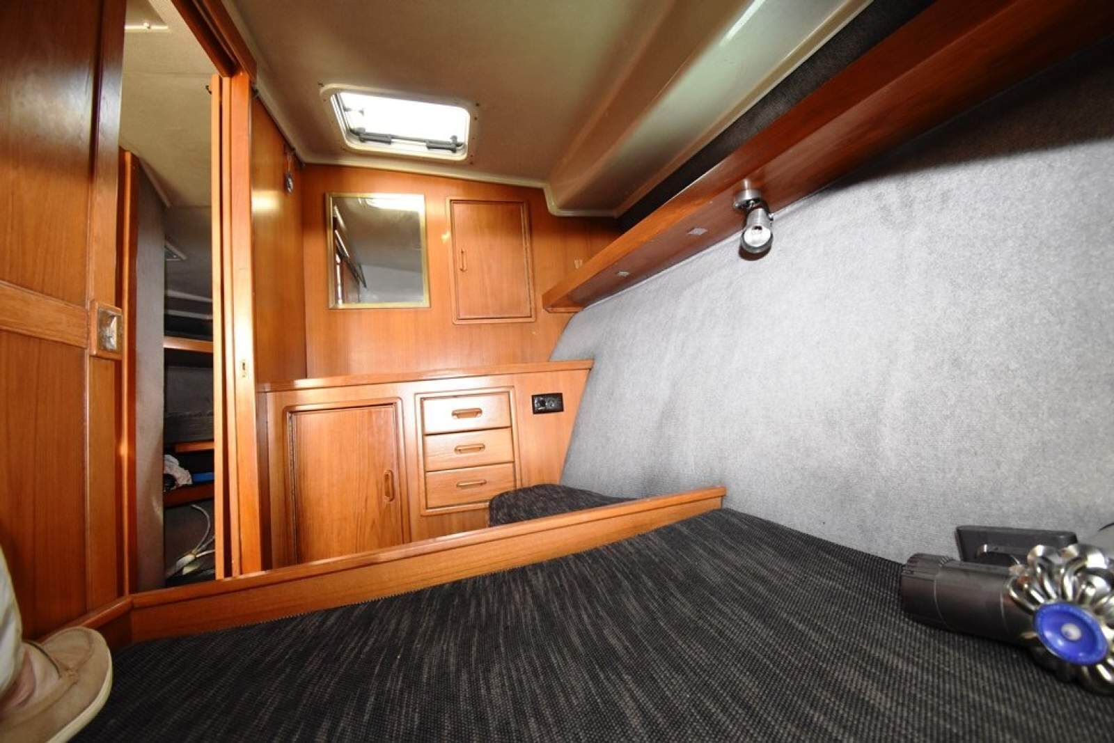 Riviera 35 Flybridge 1988 23