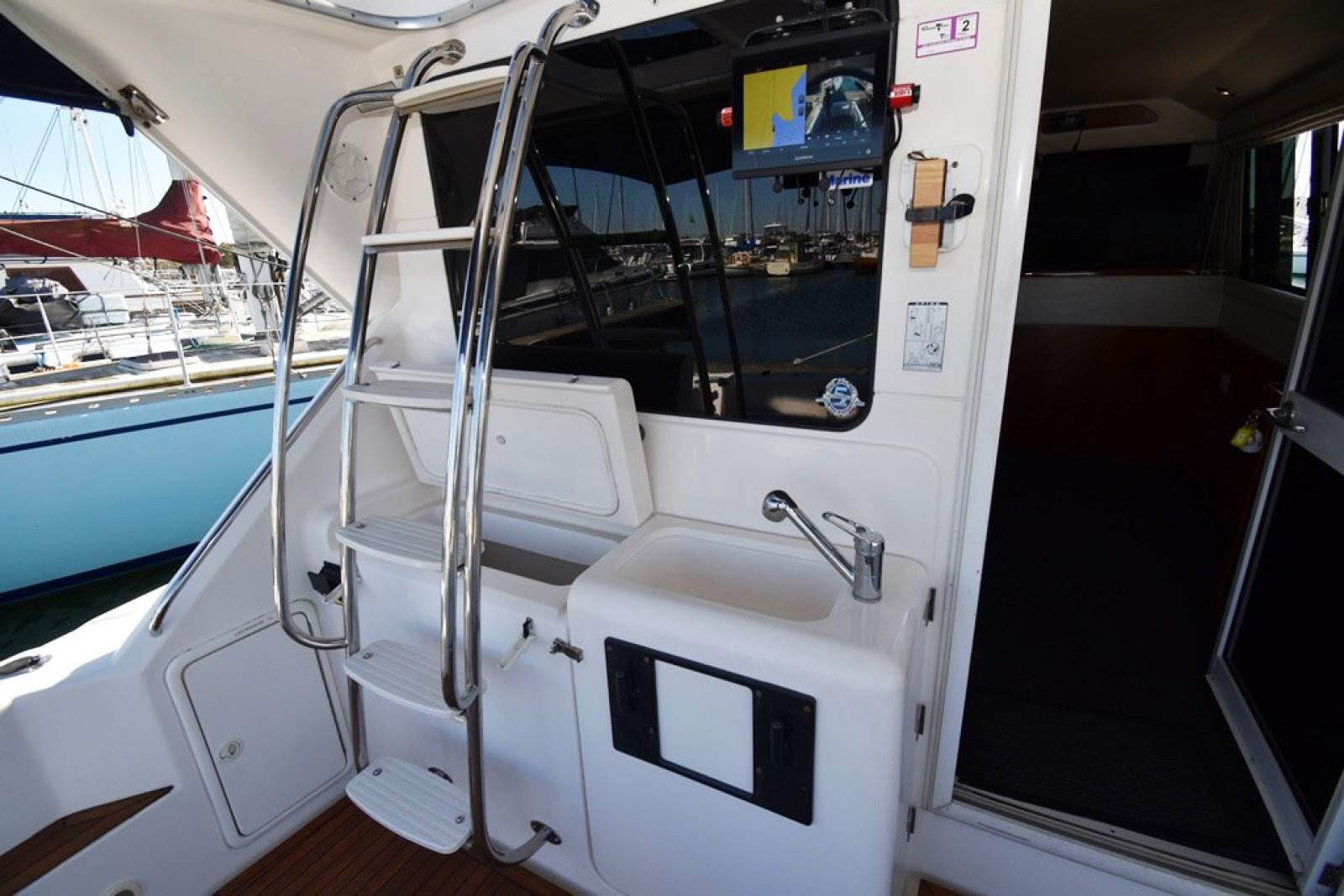 Riviera 3350 Flybridge 0 17