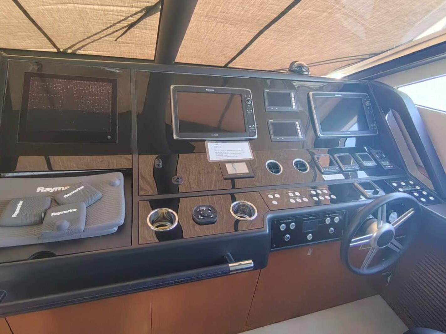 Sunseeker Manhattan 75 2015 25