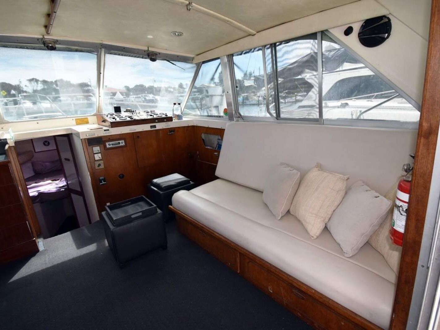 Bertram 35 Flybridge 0 03