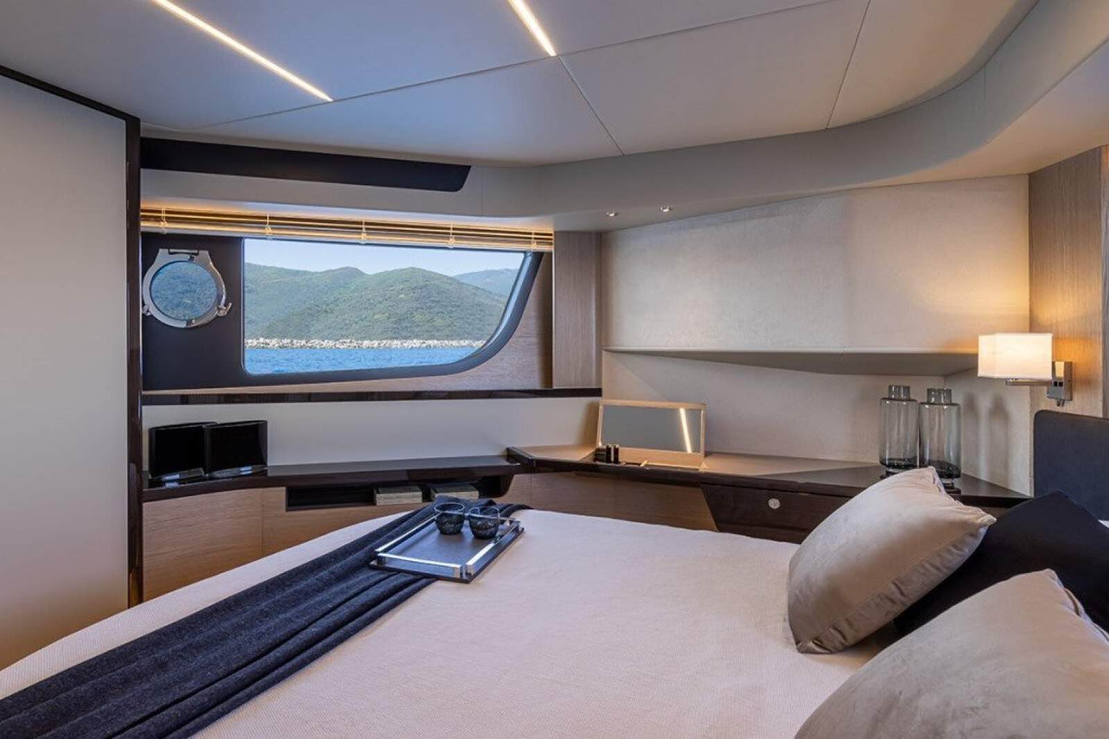 Absolute 48 Coupe 0 05