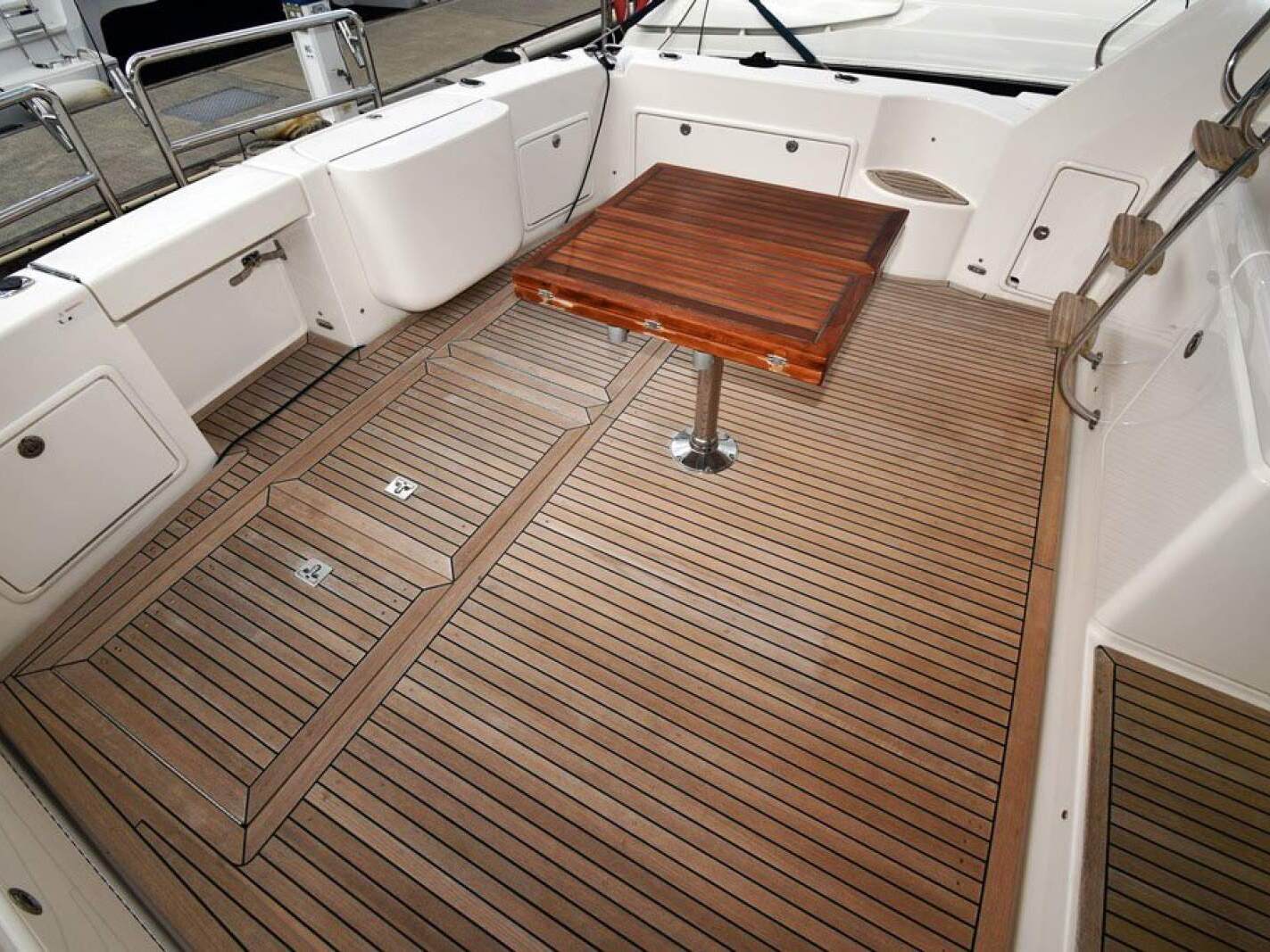 Riviera 47 Enclosed Flybridge 0 18