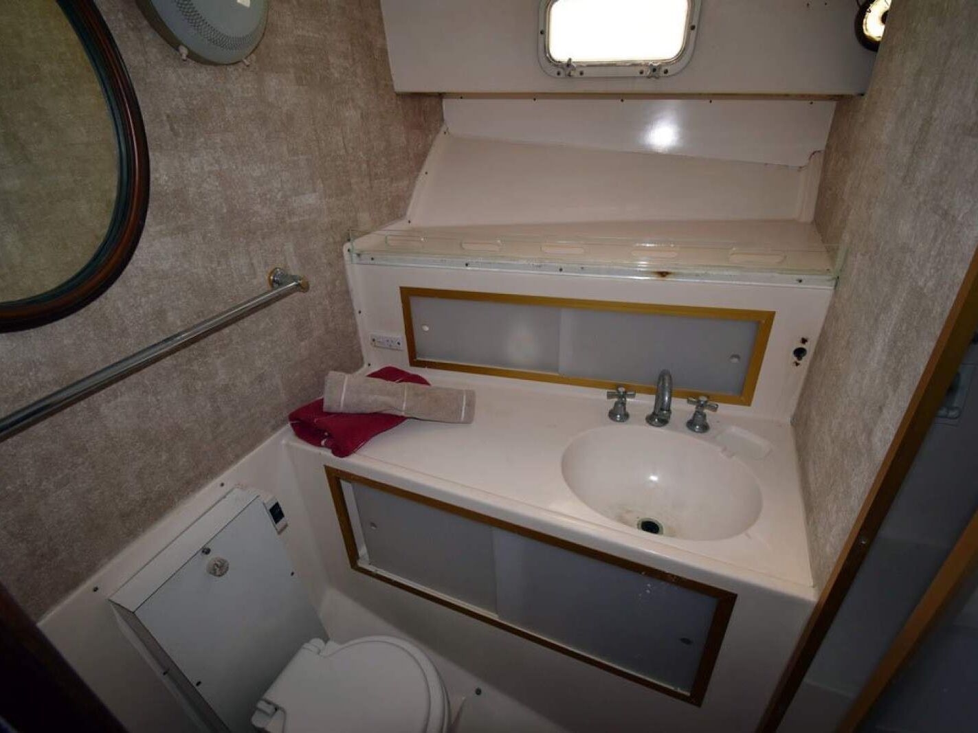 Bertram 35 Flybridge 0 10