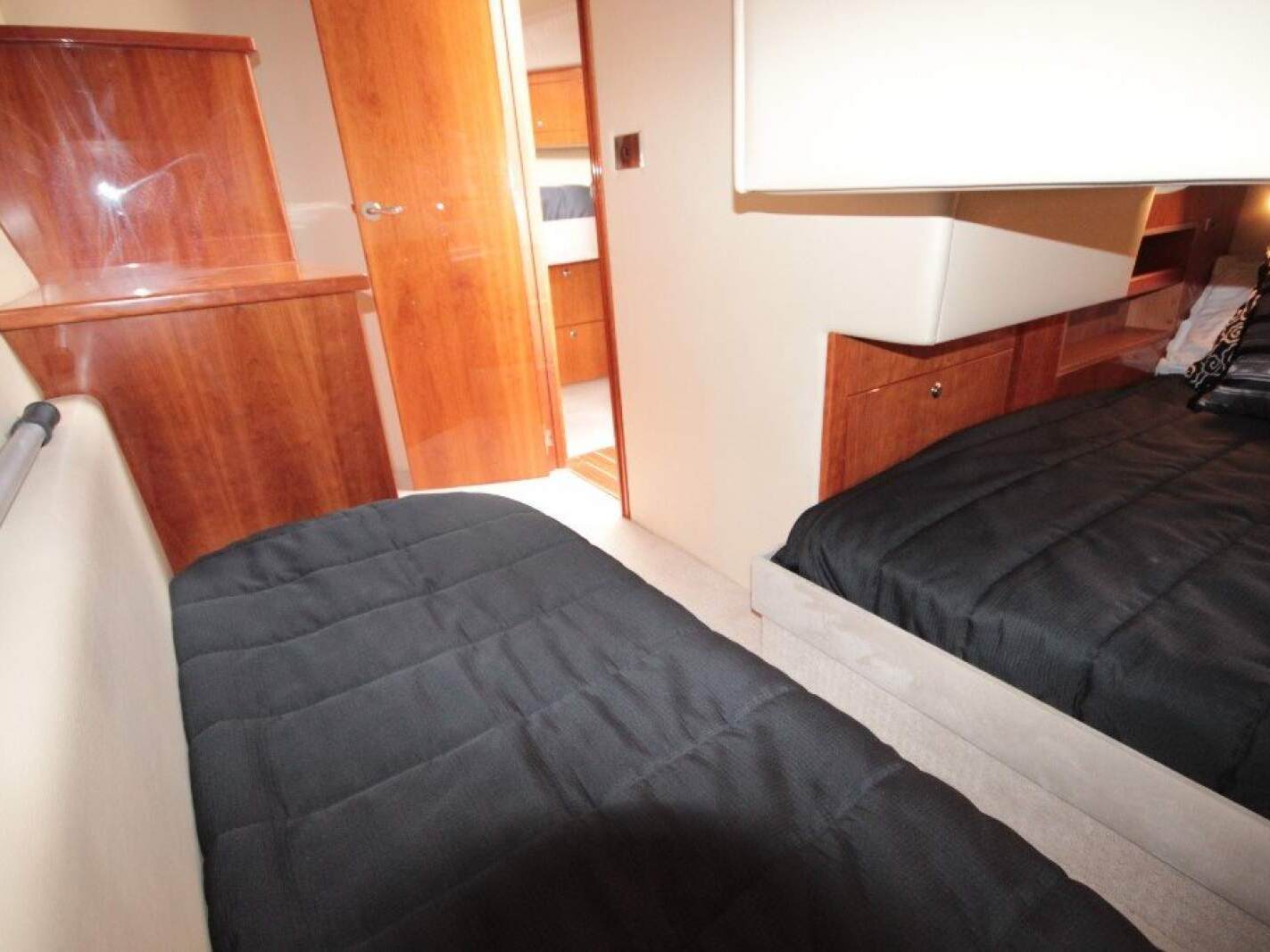 Riviera 3600 Sport Yacht 0 09