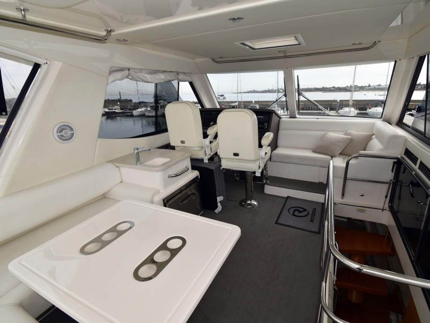 Riviera 50 Enclosed Flybridge 0 24