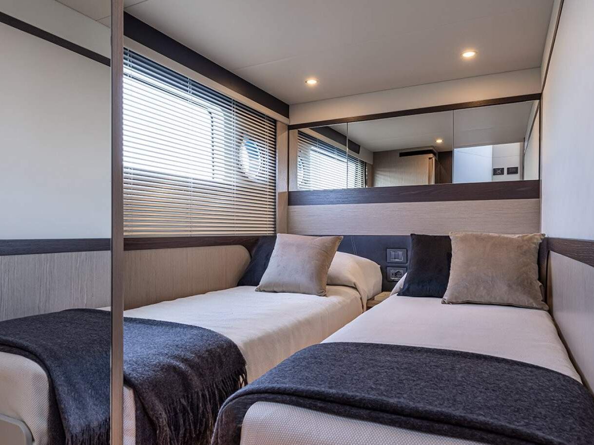 Absolute 48 Coupe 0 09