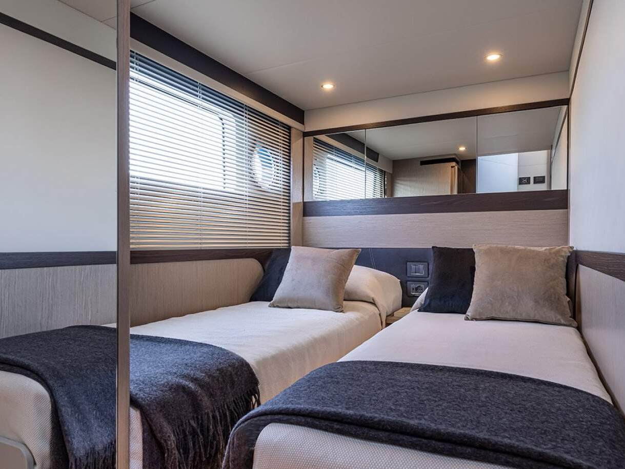 Absolute 48 Coupe 0 09