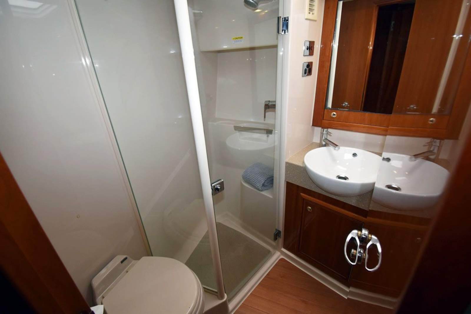 Riviera 47 Enclosed Flybridge 0 15