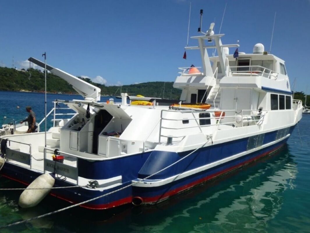 Expedition Long Range Motor Yacht 0 04