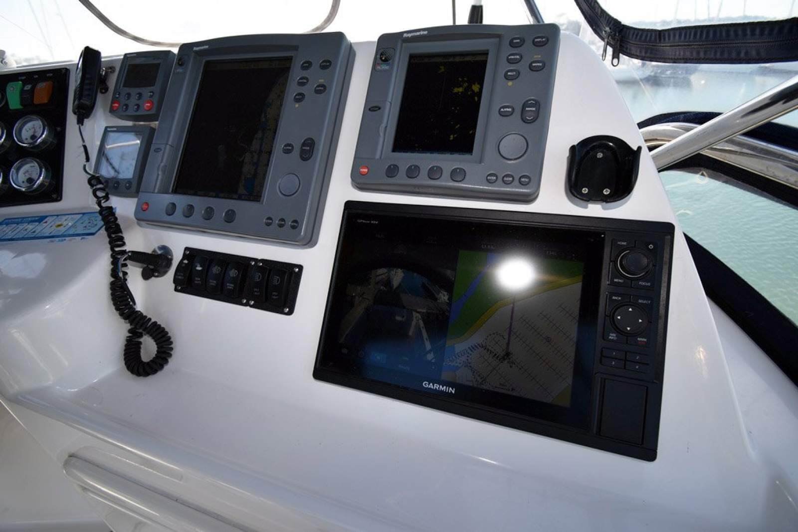 Riviera 3350 Flybridge 0 27