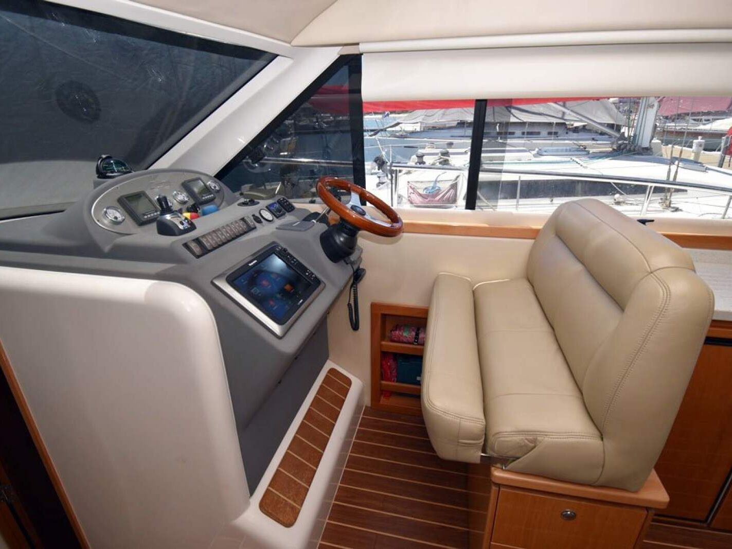 Riviera 3600 Sport Yacht 0 12