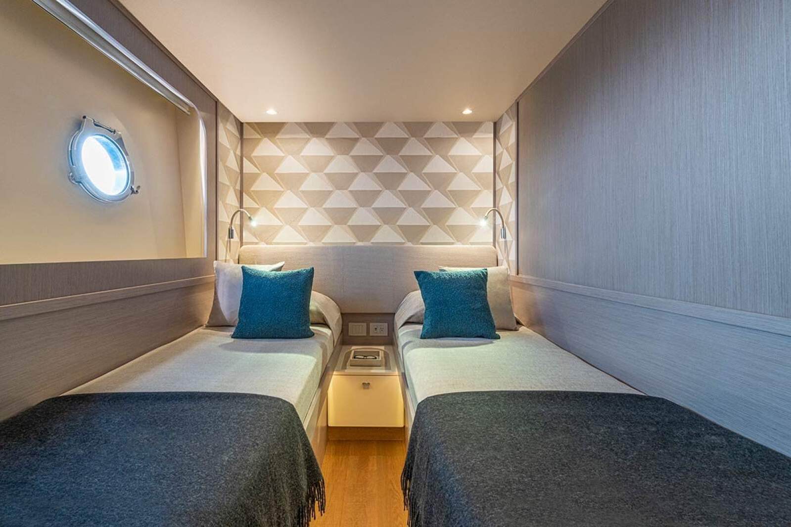 Absolute Navetta 70 0 34