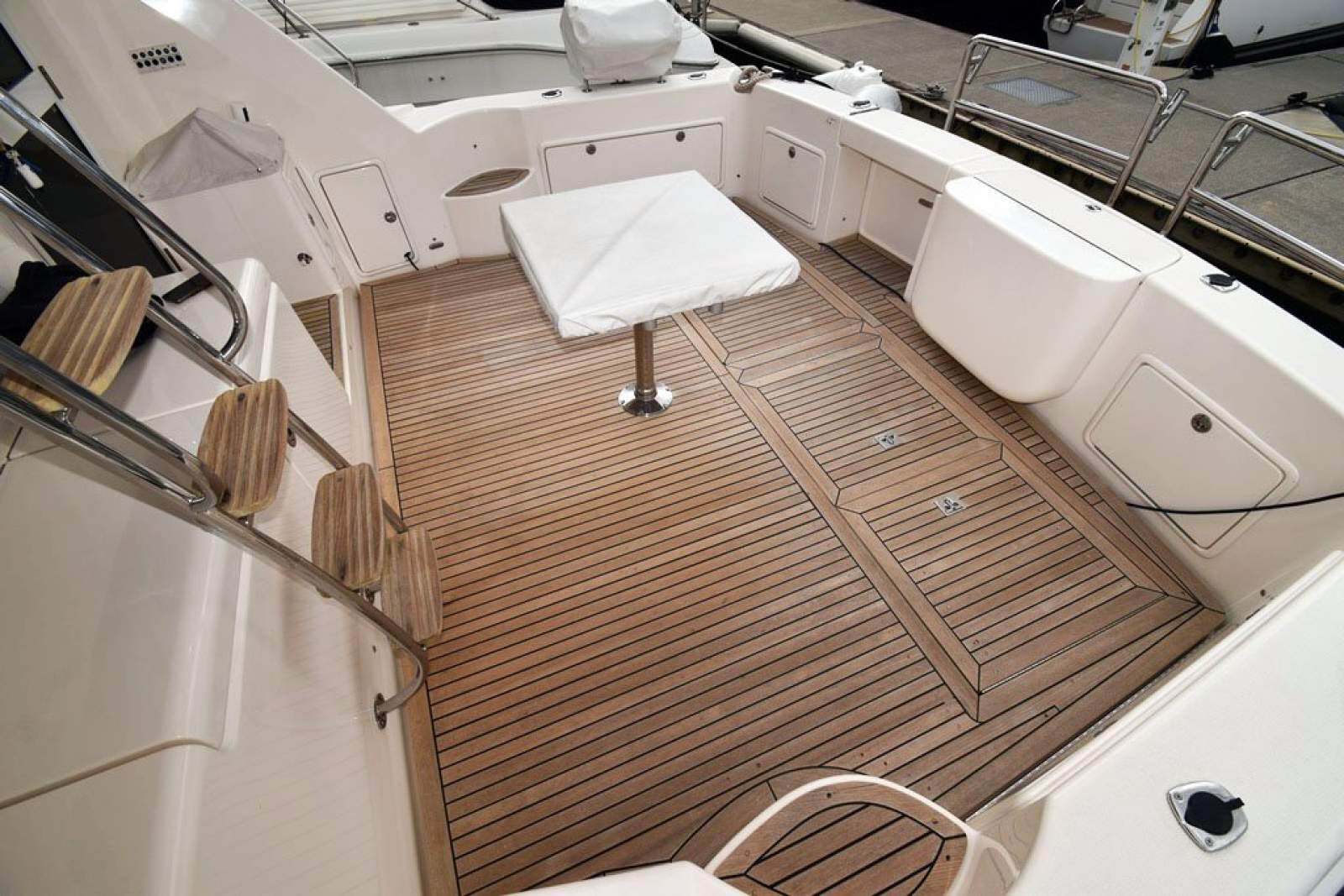 Riviera 47 Enclosed Flybridge 0 25