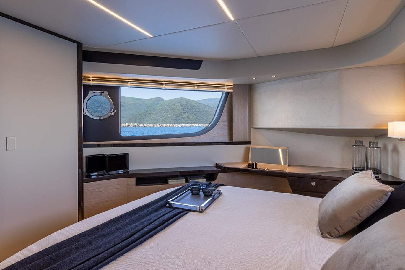 Absolute 48 Coupe 0 07