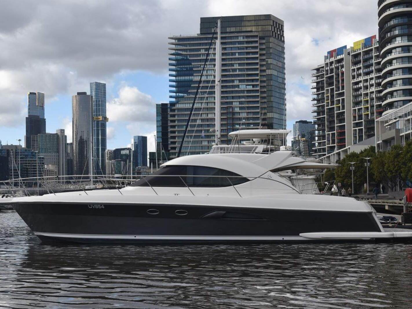 Riviera 5000 Sport Yacht 0 02