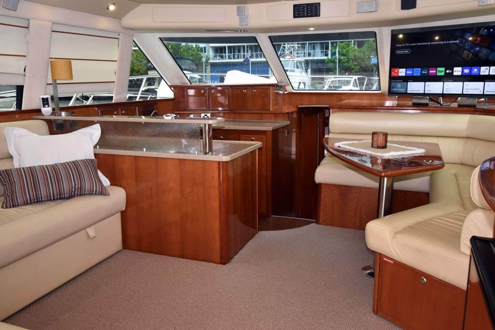 Riviera 47 Enclosed Flybridge 0 06