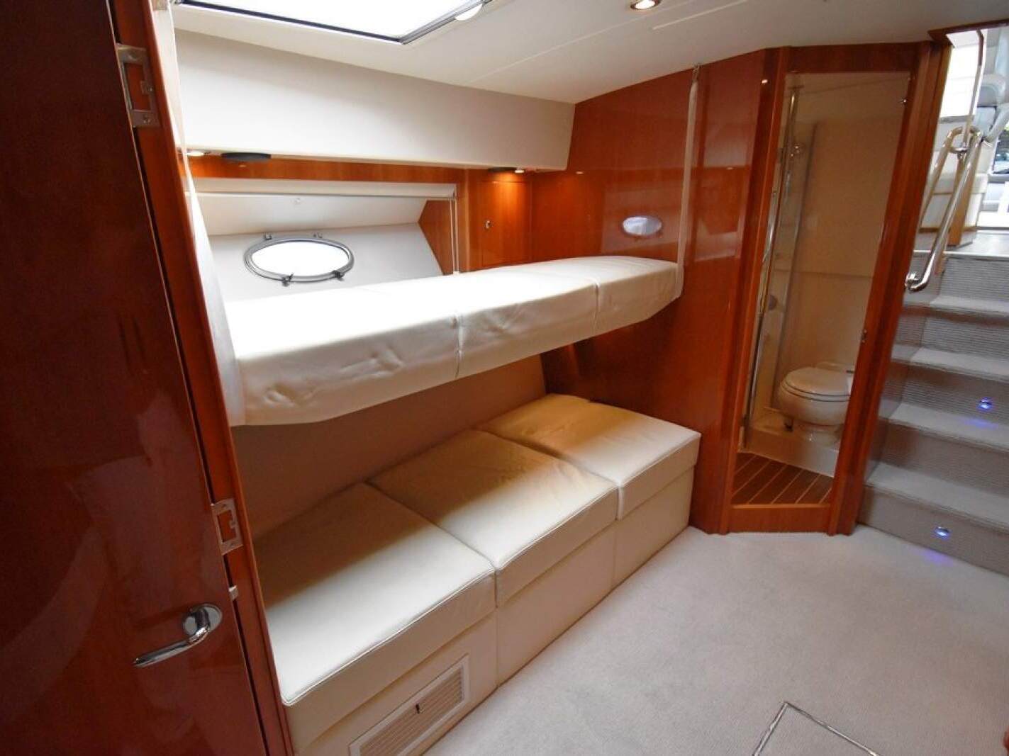 Riviera 5000 Sport Yacht 0 10