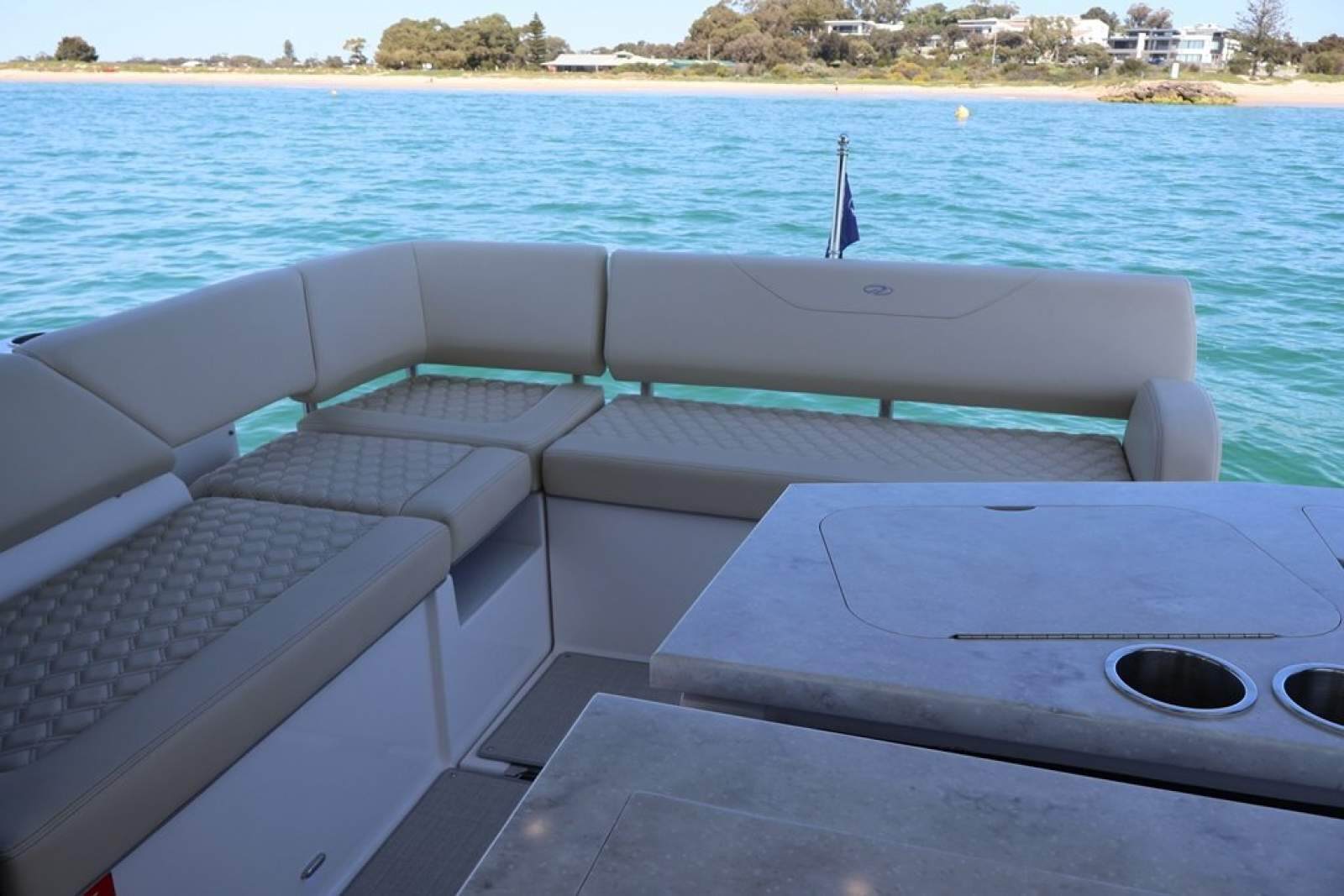 Regal 38 Grande Coupe 0 26